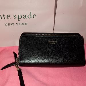 Kate Spade Large Carryall Wristlet (Black)